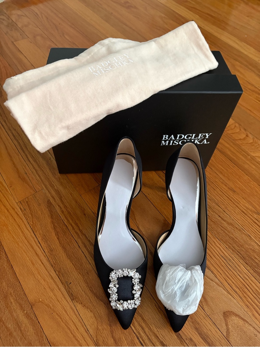 NWT Badgley Mischka Black Satin Pointed Toe Pumps with Crystal Buckle - Picture 6 of 8